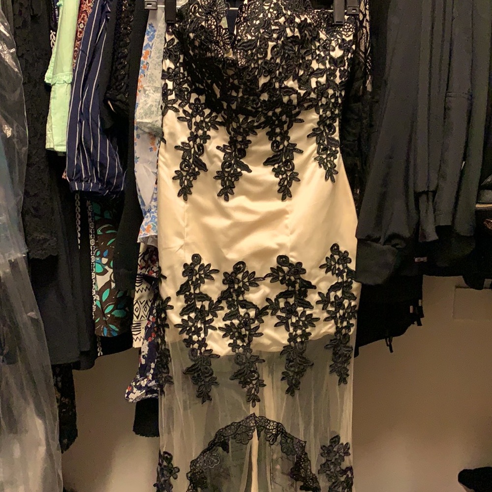 100% polyester.. brand new..